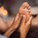 Comment prendre soin de ses pieds secs au quotidien