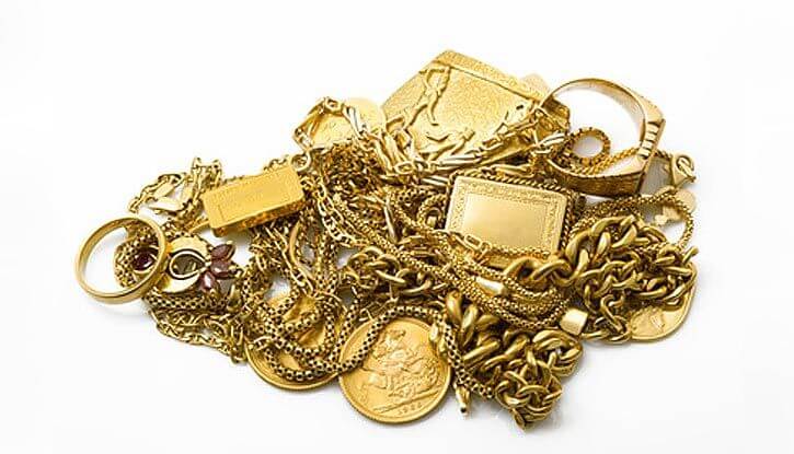 Comment nettoyer efficacement les bijoux en or ?
