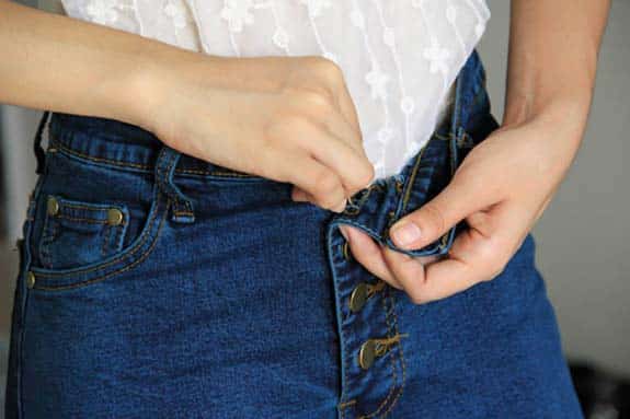 ingrandire i jeans restringersi