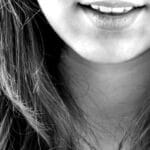 Vous êtes complexé par votre double-menton ? Essayez ces exercices du cou et de la tête
