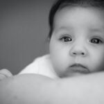 Désengorger le nez de bébé en douceur : Astuces simples pour éviter les pleurs