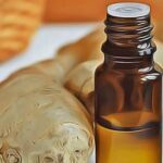 Comment réaliser un puissant remède maison : l'huile de gingembre artisanale.