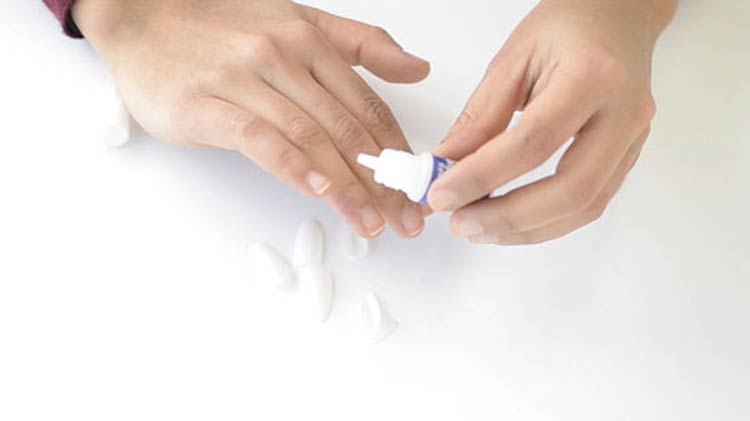 appliquer un faux ongle