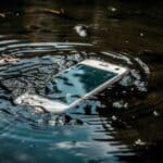 Comment réparer un mobile qui à pris l'eau ?