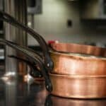Techniques infaillibles pour rattraper le fond de casserole brûlé