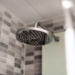 Douche le matin ou le soir ? Voici ce que les experts préconisent