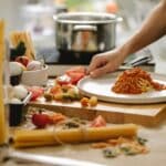 Rectifier l'excès de sel dans vos plats : solutions pro et astuces pour toutes les recettes