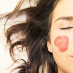 Taches brunes sur le visage ? Voici comment les éliminer naturellement