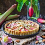 3 recettes gourmandes pour sublimer la rhubarbe en dessert