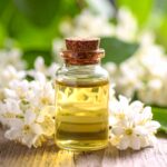 Huile de camphre : ses bienfaits étonnants pour la peau et les cheveux