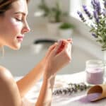 Purifiez et adoucissez votre peau avec cette poudre naturelle à base de lavande (à faire très facilement)