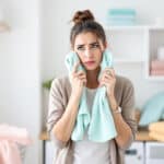 Les erreurs inattendues qui font sentir les serviettes même après le passage au sèche-linge et comment les éviter facilement