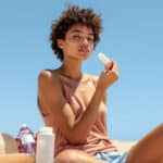 Après-soleil maison : le stick solide qui sauve votre peau, vos lèvres et le moral après une journée de plage !