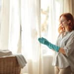 Rideaux sales : un problème d’hygiène souvent sous-estimé qui menace fortement la fraîcheur de votre maison !
