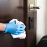 Ce qu’on ne vous dit jamais sur l’hygiène désastreuse des objets dans les hôtels… et comment y remédier