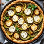 Vous croyez détester les poireaux ? Cette tarte sans pâte va vous prouver que vous vous trompiez totalement et vous les faire adorer !