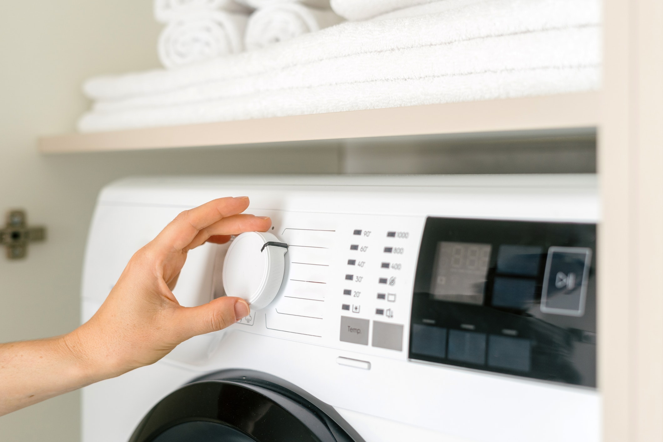Pourquoi les mauvaises odeurs s'installent durablement dans le tambour (et sur le linge)