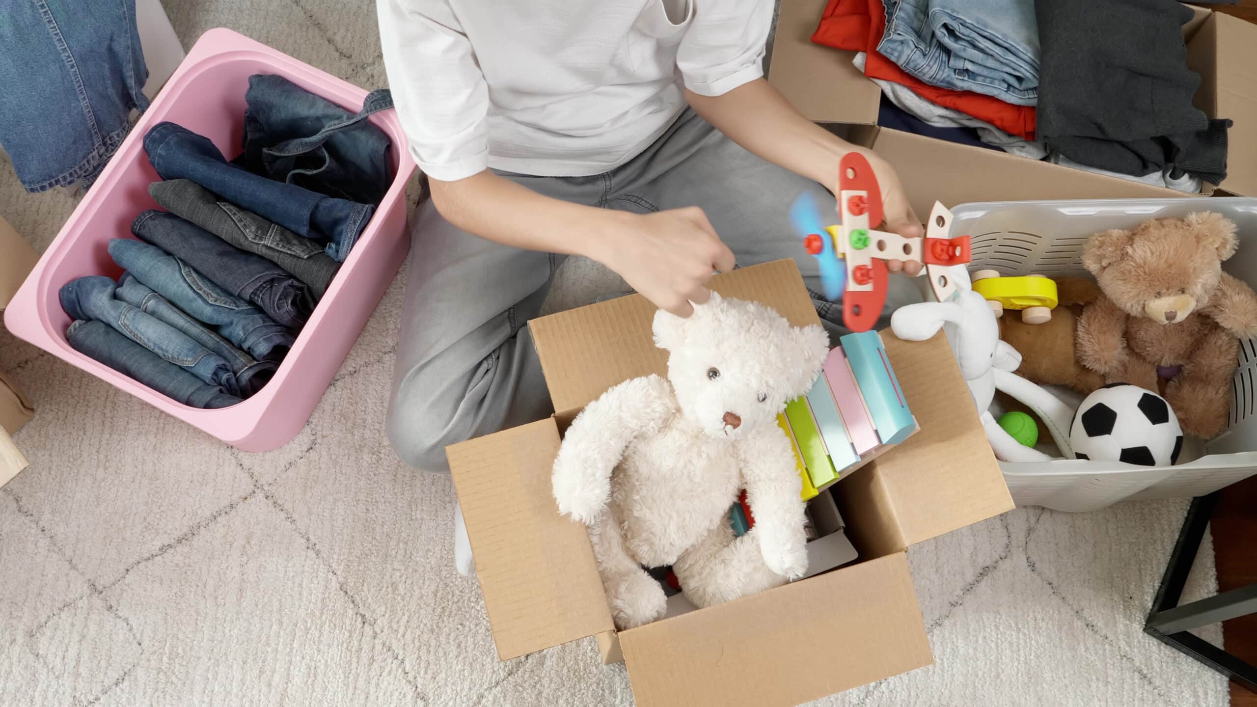 Désencombrer pour mieux respirer : les étapes clés d'un tri réussi pièce par pièce