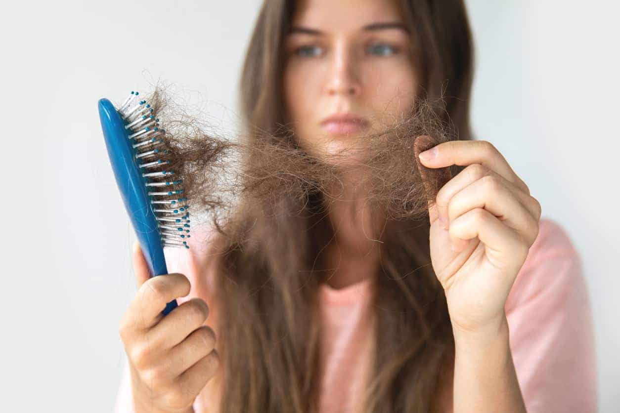 Pourquoi votre cuir chevelu trinque sans que vous vous en doutiez