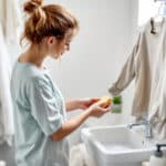 Entretenir son linge en voyage : les bons gestes à connaître pour éviter les frais de buanderie et garder des vêtements impeccables