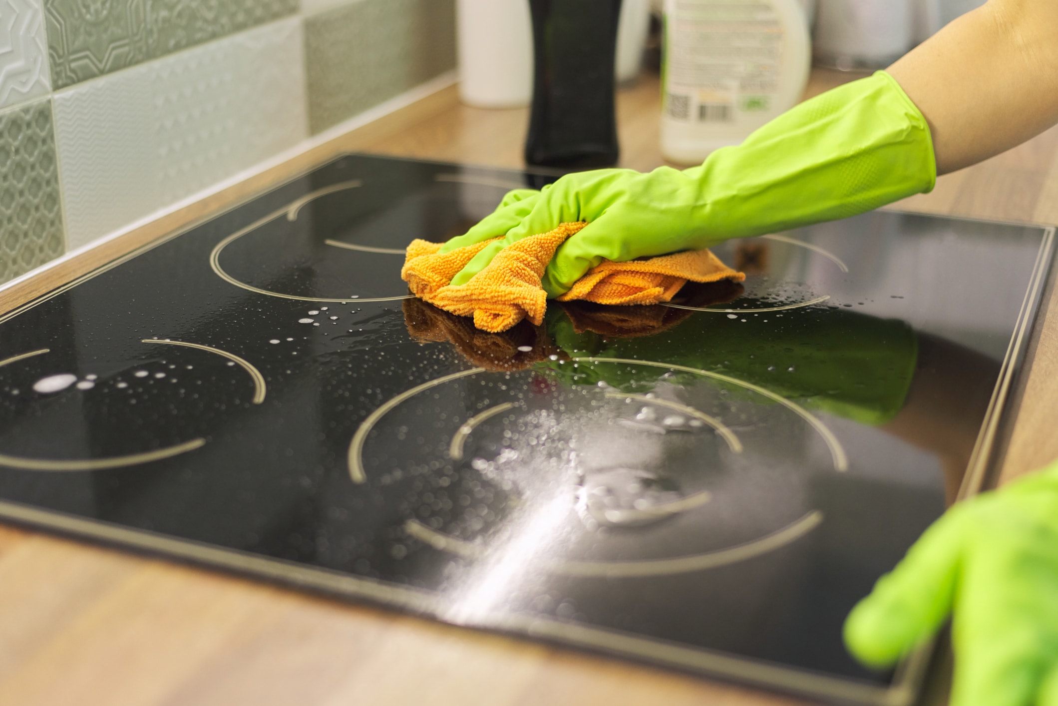 Éliminer les marques sans effort : conseils pratiques pour une surface éclatante
