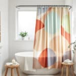 Un geste oublié dans la salle de bain et c’est la moisissure assurée sur le rideau de douche : l’astuce oubliée à utiliser quotidiennement !