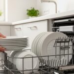 Vous croyez bien faire avec votre lave-vaisselle ? Les experts alertent sur une énorme erreur très commune !